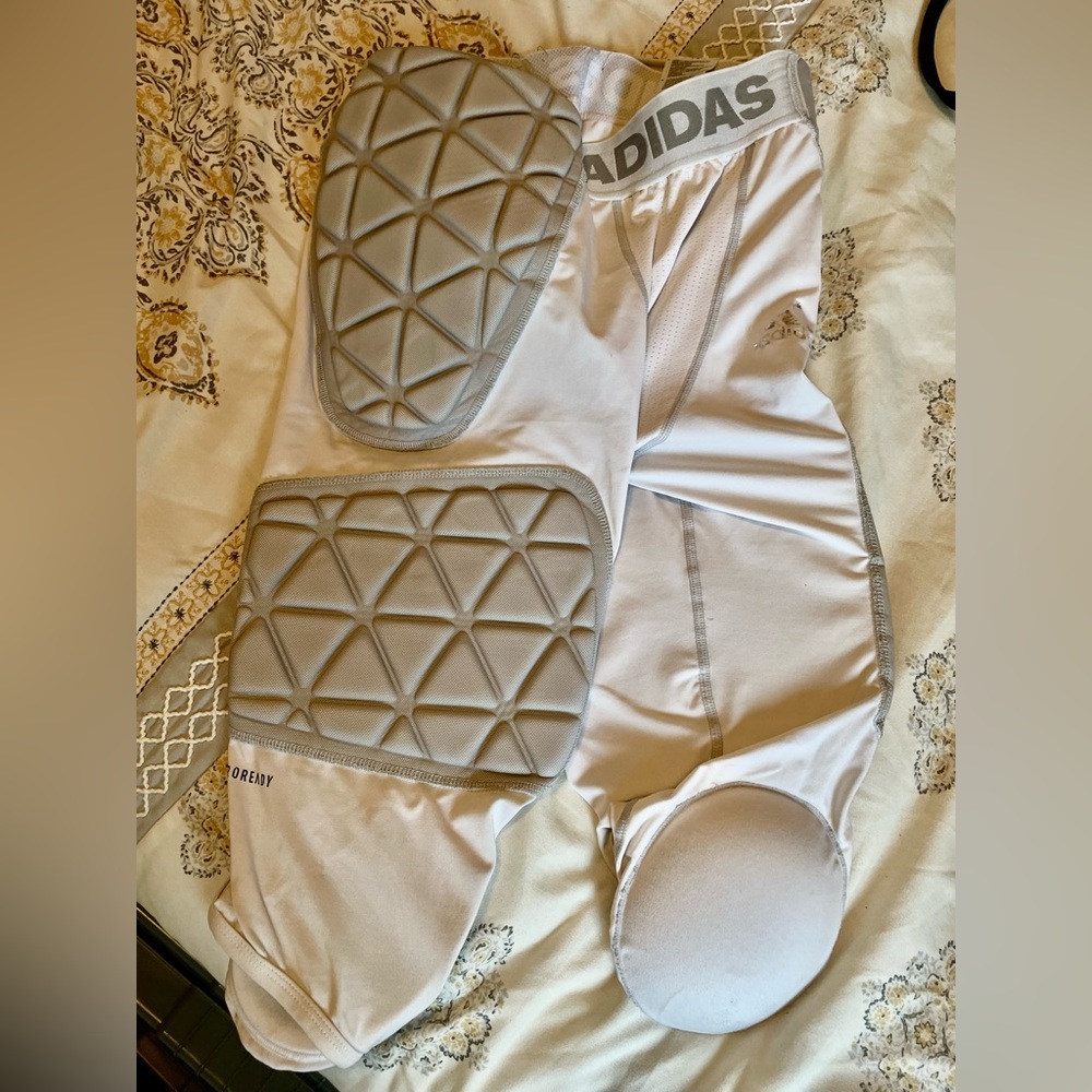 adidas Men’s Football Integrated Pads